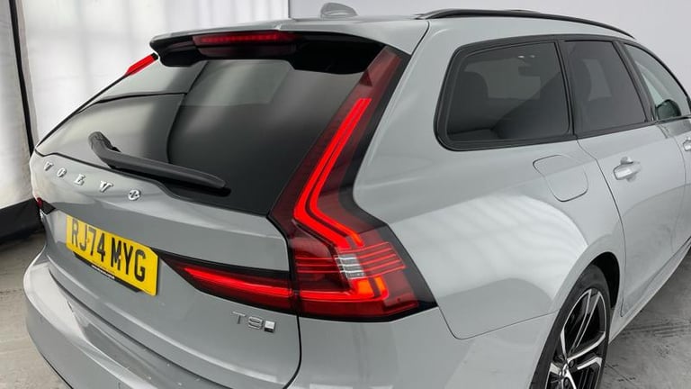 2024 Volvo V90 Ultra T8 AWD Plug-in hybrid Electric/Petrol Dark Automatic Estate Petrol Automatic