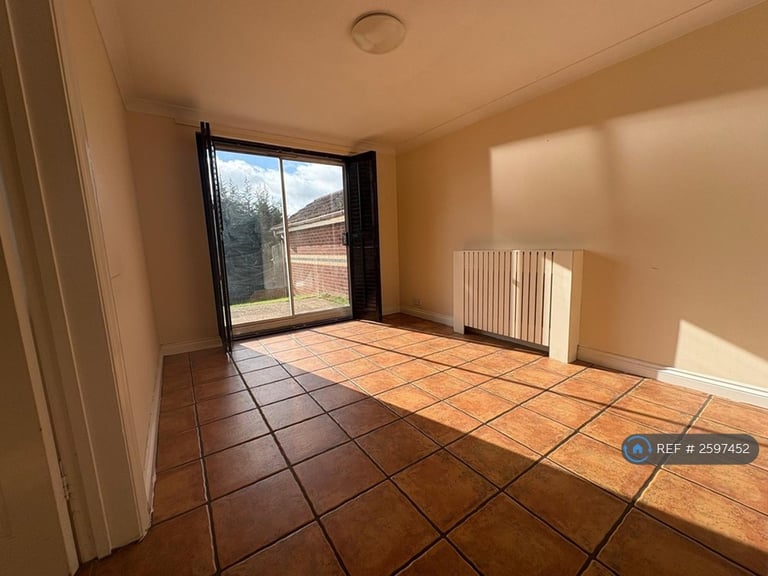 4 bedroom house in Boardman Road, Kettering, NN15 (4 bed) (#2597452)