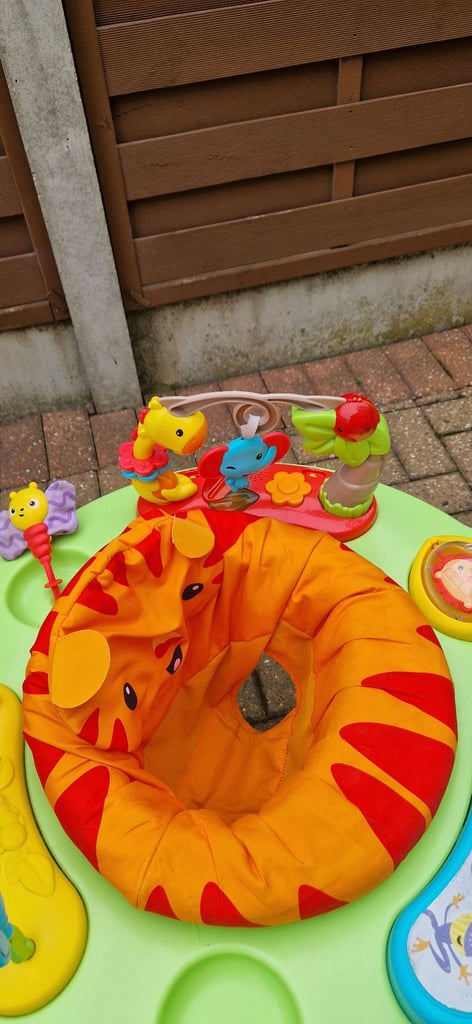 FISHER PRICE JUMPEROO. VERY GOOD CONDITION. INC BATTERIES.
