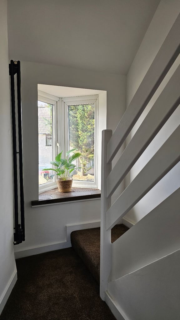 4 Bedroom House, Newly Renovated - open plan kitchen.