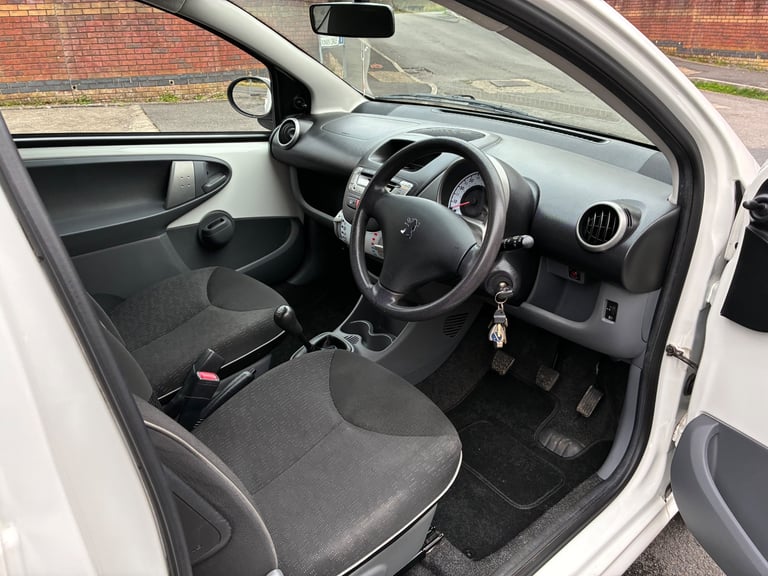 Peugeot, 107, Hatchback, 2011, Manual, 998 (cc), 3 doors