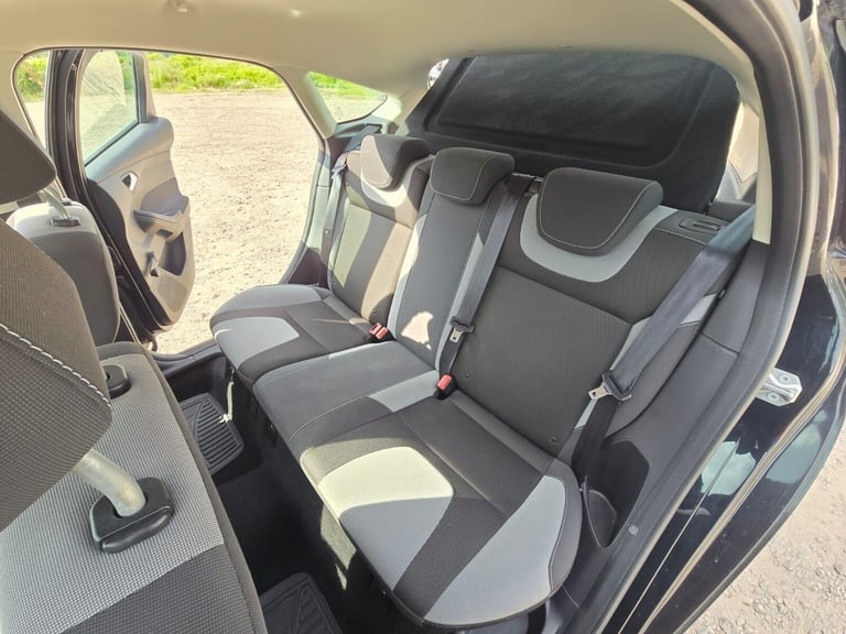 2013 Ford Focus 1.6 Zetec Powershift Euro 5 5dr Hatchback Petrol Automatic