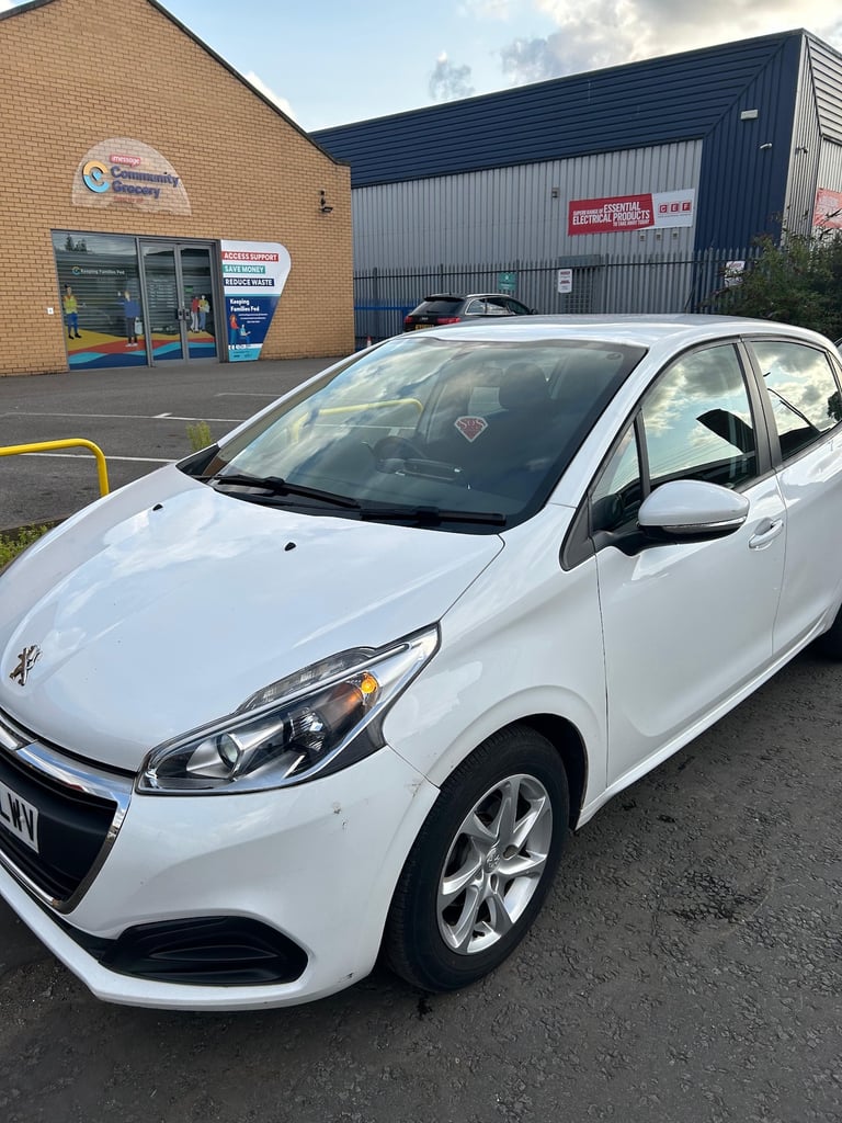 PEUGEOT 208 2016 white manual