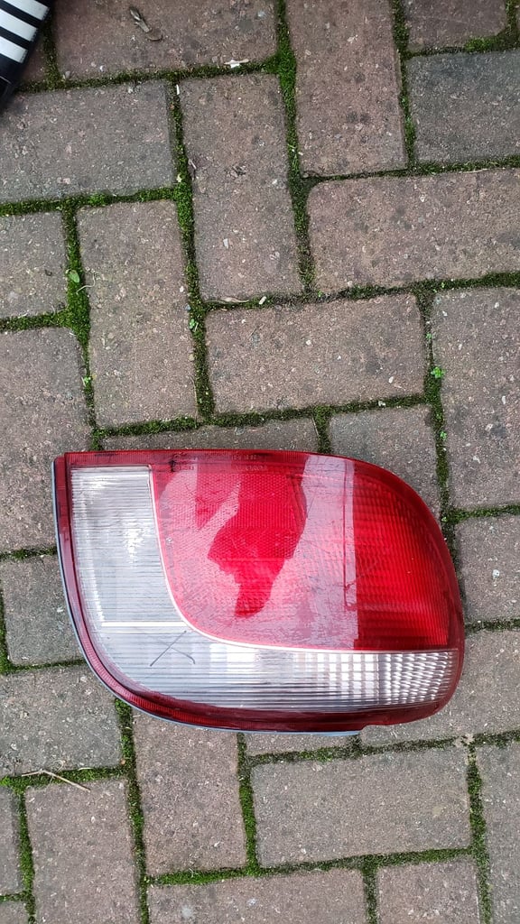 2002 toyota yaris rear light RH