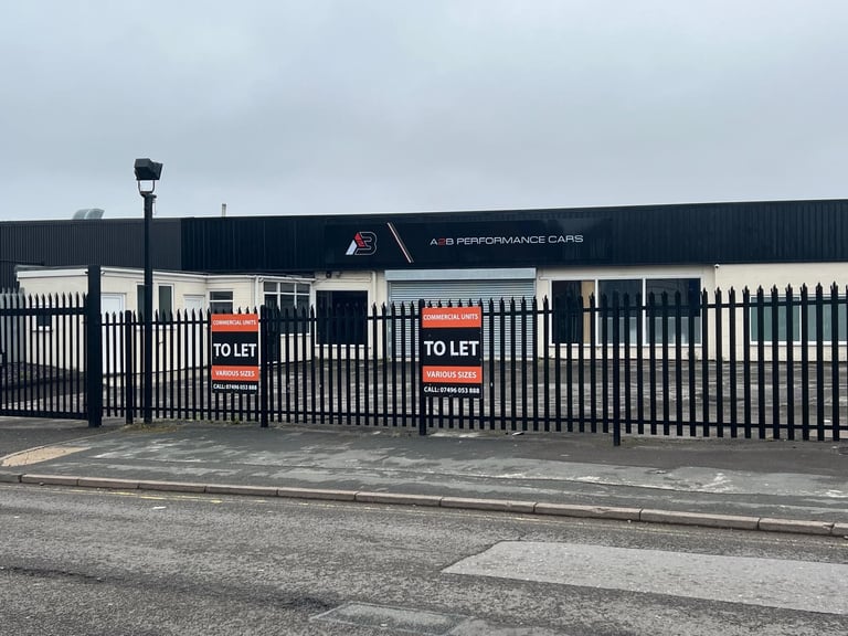 image for Car sales pitch / commercial unit with yard to let 