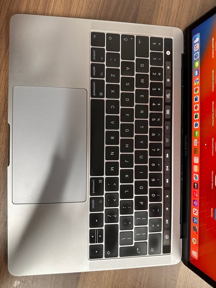 MacBook Pro 13” 2017 Core i5 | 8GB RAM | 256GB SSD