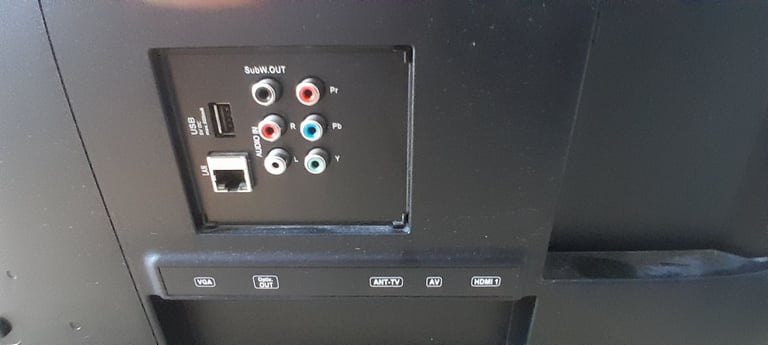 JVC 49 inch Ultra HD TV with remote (LT-49c860)