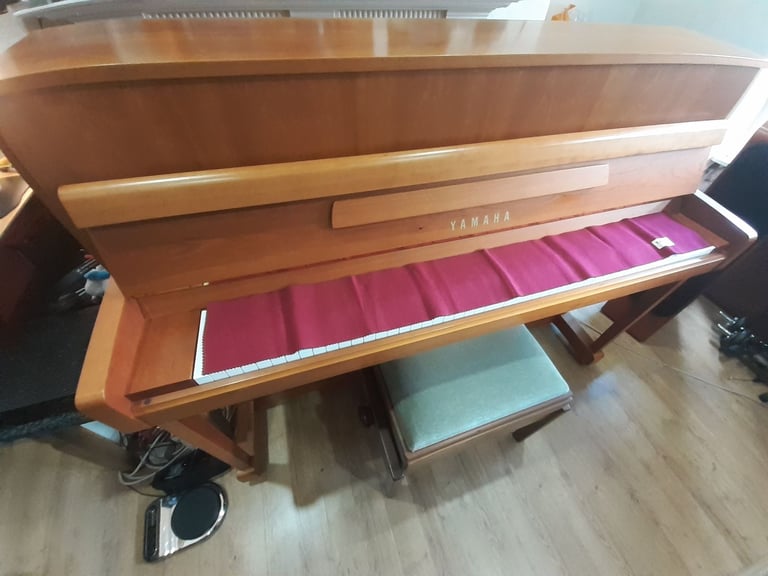Yamaha c1996 upright Piano Satin Walnut *adjustable stool + 1st tuning* 3 pedals