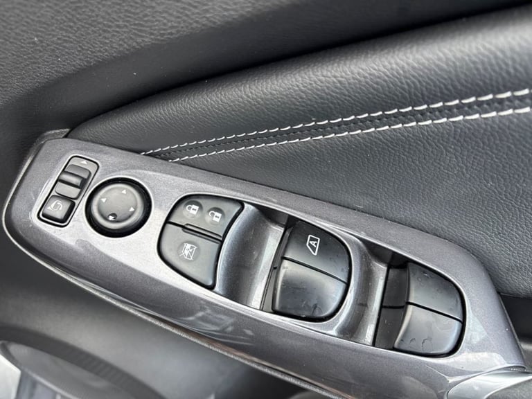 Nissan Juke 1.6 Hybrid N-Connecta 5dr Auto Petrol/Electric Hybrid