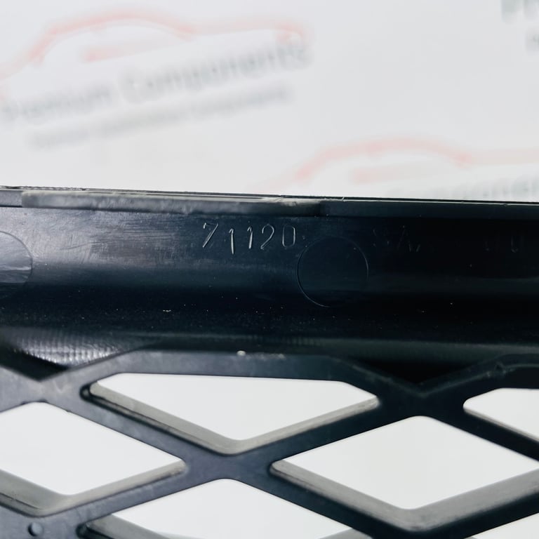 Honda Jazz Front Grill Genuine Mk1 With Emblem 2001 - 2007 [za79]