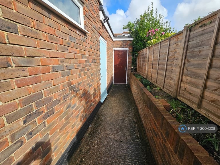 3 bedroom house in St Marys Gardens, Chichester, PO19 (3 bed) (#2604208)