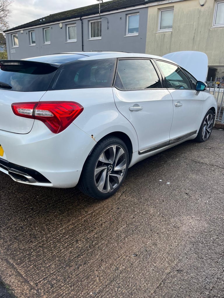 Citroen, DS5, Hatchback, 2013, Manual, 1997 (cc), 5 doors