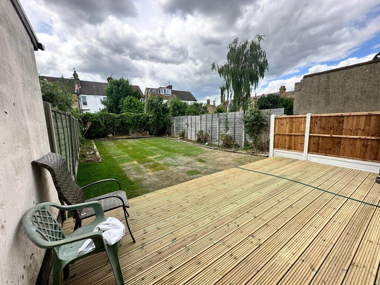 4 Bedroom House in Southend On Sea To Rent (Company let available)