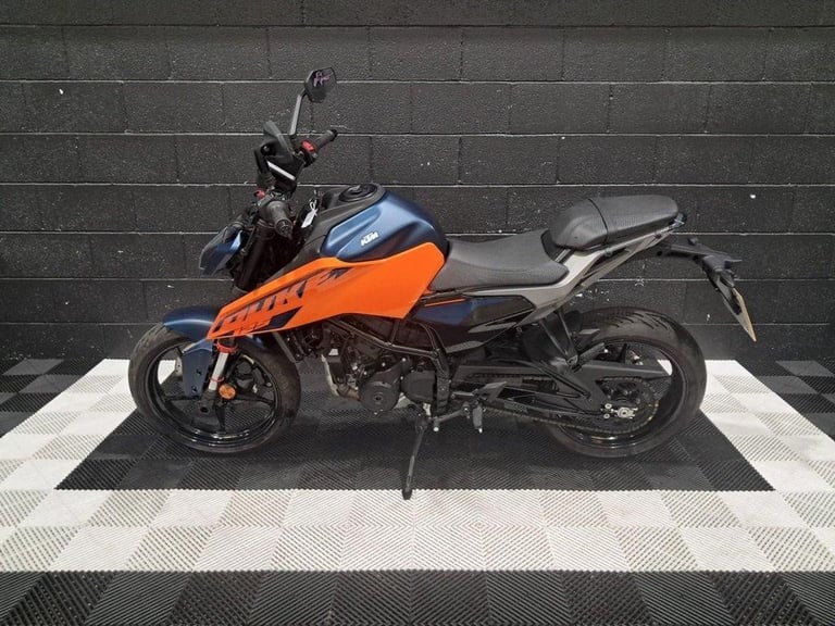 2024 24 KTM 125 DUKE 125 NAKED PETROL MANUAL X-RING EURO 5 (15 PS)