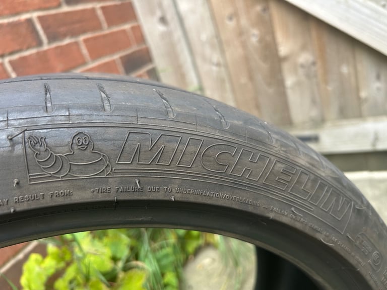 Michelin Pilot Super Sport Tyre 225/40/18
