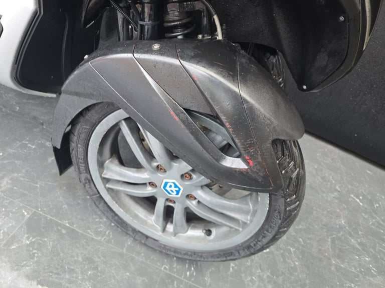 PIAGGIO MP3 300 YOURBAN LT PROJECT BIKE HPI CLEAR