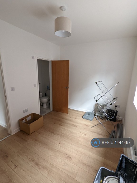 2 bedroom flat in Jubilee Street, Rugby, CV21 (2 bed) (#1444467)