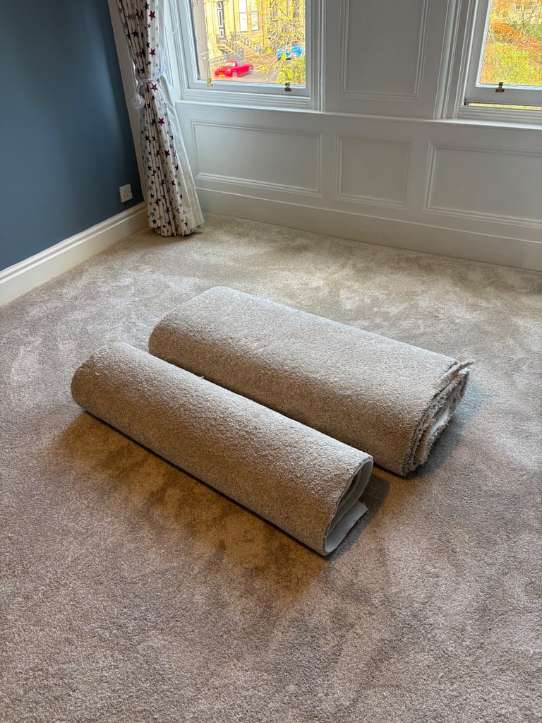 Long bits of new carpet 7.9m x 1m