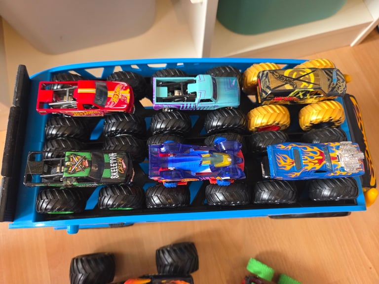 Hotwheels monter trucks 