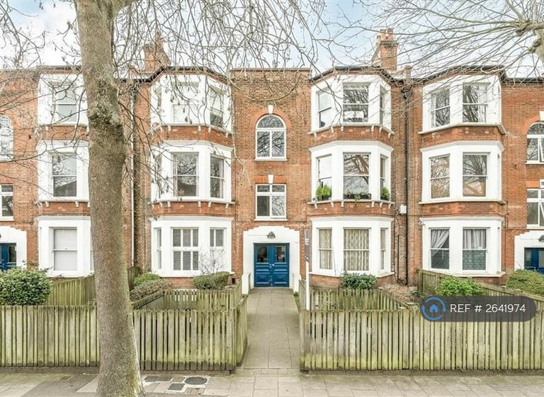 image for 2 bedroom flat in Bonneville Gardens, London, SW4 (2 bed) (#2641974)