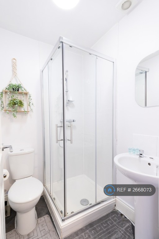 Studio flat in Merton Road, Southsea, PO5 (#2668073)