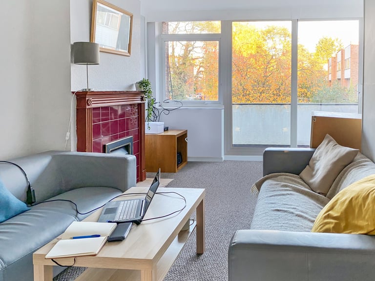 image for 6 bedrooms in Horwood Close, Oxford, OX3 Book Online - The Rent Guru {209}