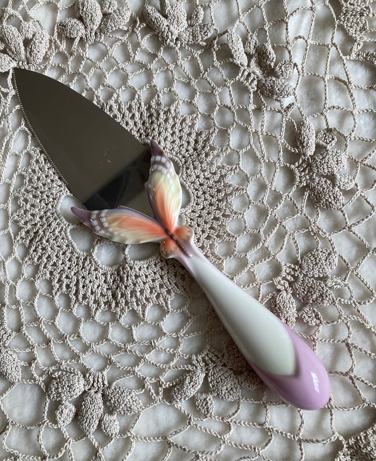 Franz Porcelain Pie Server