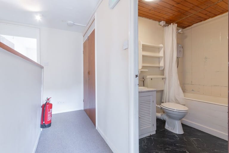  Fantastic, 3 bedroom, HMO flat over two levels, near the Pleasance – available NOW