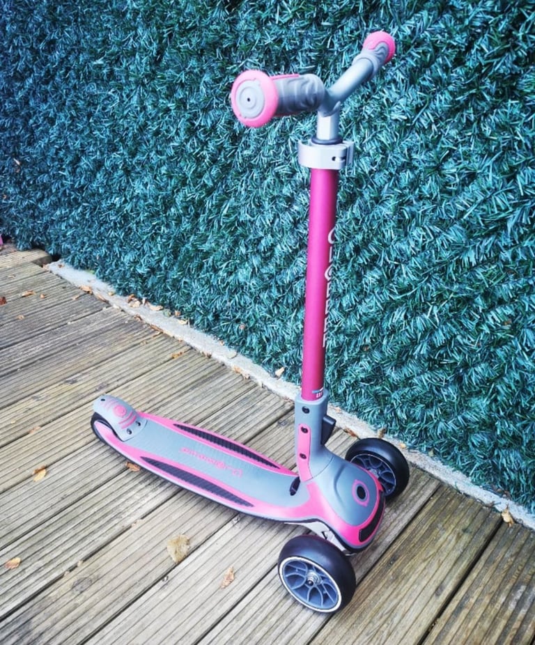 image for **Excellent Condition ULTIMUM Globber Scooter**
