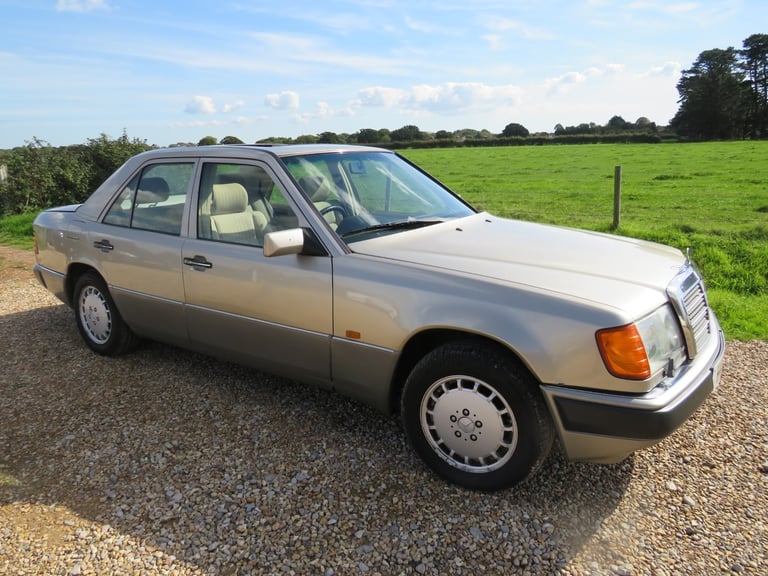 image for 1990 Mercedes-Benz E-Class 260 E 4dr Auto [W124] SALOON Petrol Automatic