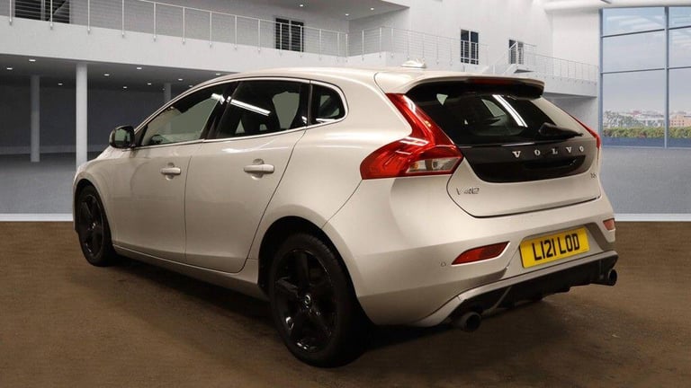 2018 Volvo V40 2.0 T3 R-Design Nav Plus Euro 6 (s/s) 5dr HATCHBACK Petrol Manual