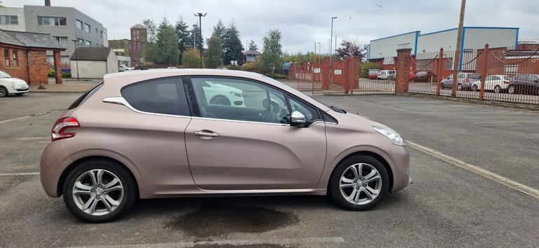 Peugeot, 208, Hatchback, 2014, Manual, 1199 (cc), 3 doors