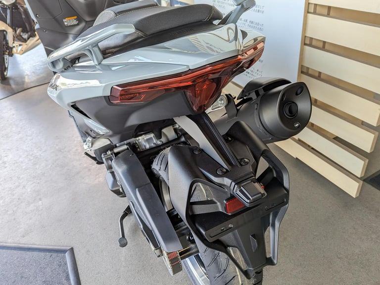 NEW '25 Yamaha TMAX Tech MAX. Ceramic Grey. £14,400 On The Road (No Added Fees)