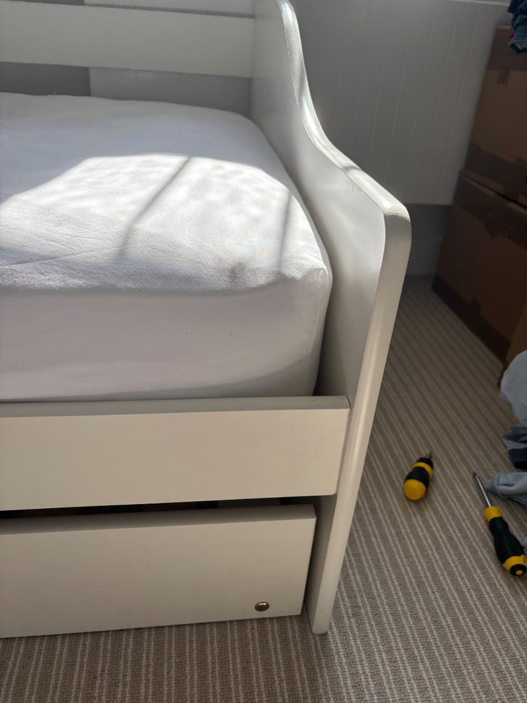 Julian Bowen Alba Day Bed - never used