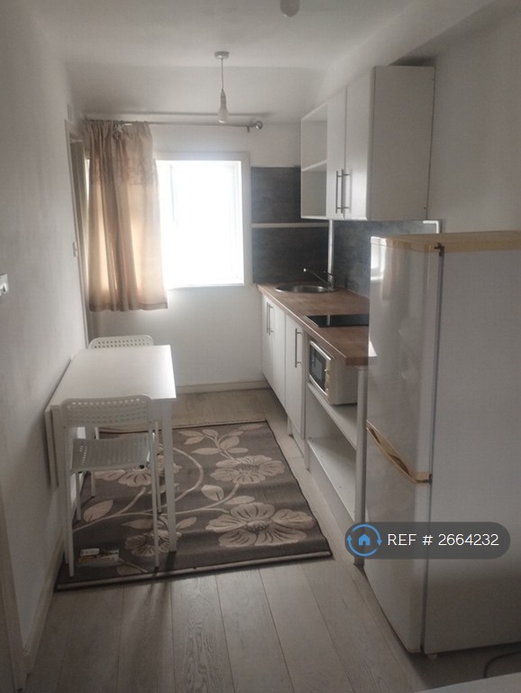 image for Studio flat in Mays Lane, Barnet, EN5 (#2664232)