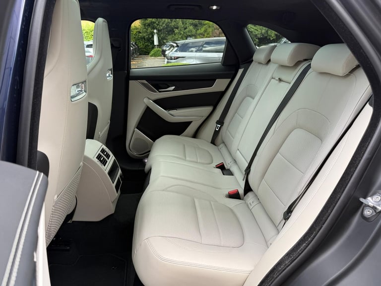 2023 Jaguar F-Pace 2.0 D200 R-Dynamic HSE Black 5dr Auto AWD ESTATE DIESEL Automatic