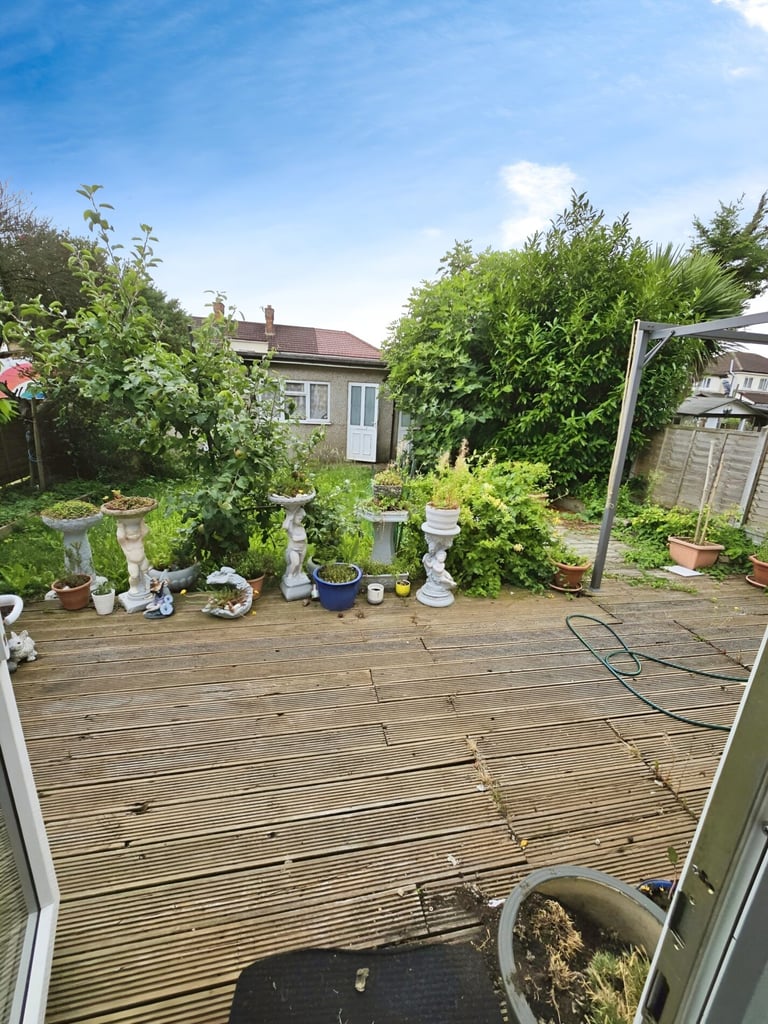 5 bedroom house in Fairlop Gardens 5 Bed house for Sale