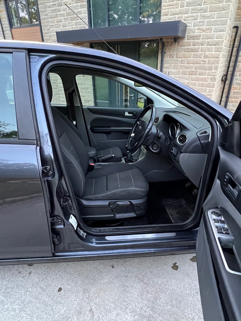 2010 Ford Focus 1.6 Titanium 5dr HATCHBACK Petrol Manual