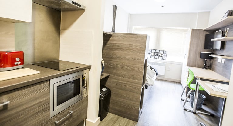 High-Yield Student Studio — Glasgow