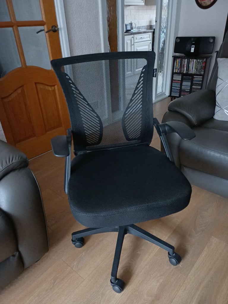 Comfortable computer chair 
