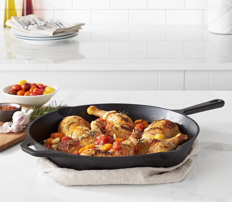 Amazon Basics Pre-Seasoned Cast Iron Skillet 38.1cm Heavy Duty Cooking Pan