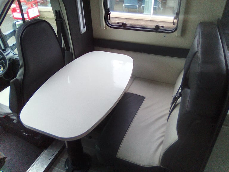 Ford ROLLER TEAM ZEFIRO 696 AU Motorhome Campervan