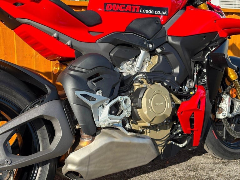 DUCATI STREETFIGHTER V4 S