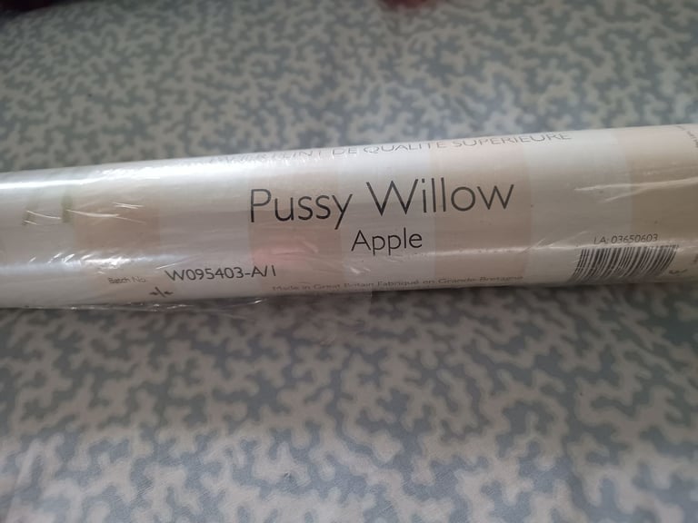 LAURA ASHLEY WALLPAPER - PUSSY WILLOW -APPLE