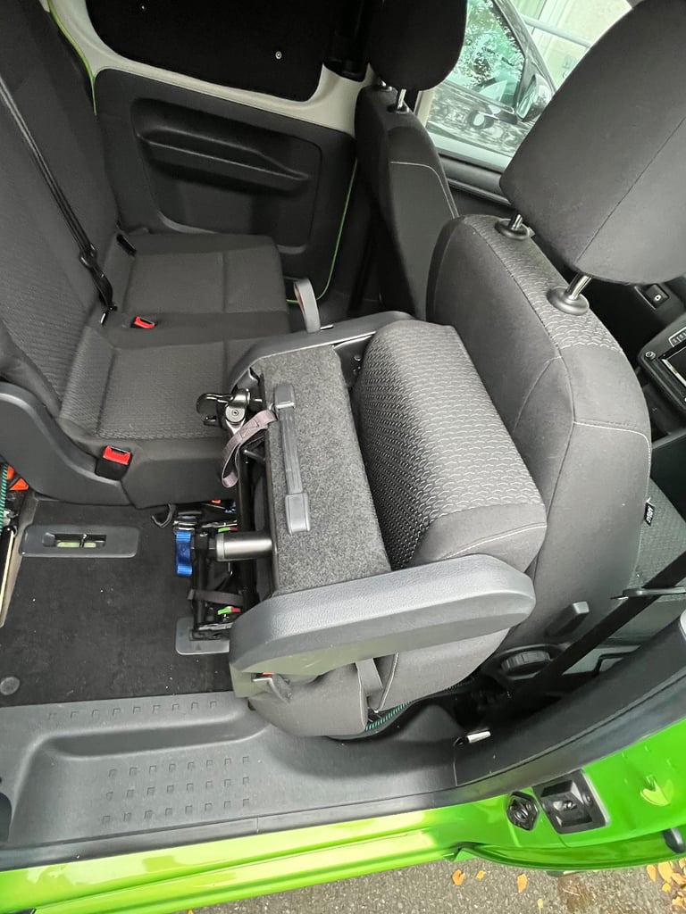VW Caddy Maxi Life second row seats