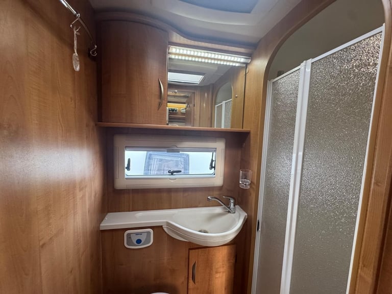 Auto-Trail Tracker SE  /  4  BERTH  -FIAT DUCATO  - 35  MWB 130 MULTI... 2009/59