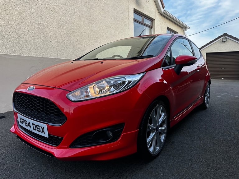 2014 Ford Fiesta STUNNING RACE RED Zetec S Ford Fiesta 3dr  HATCHBACK Petrol Manual