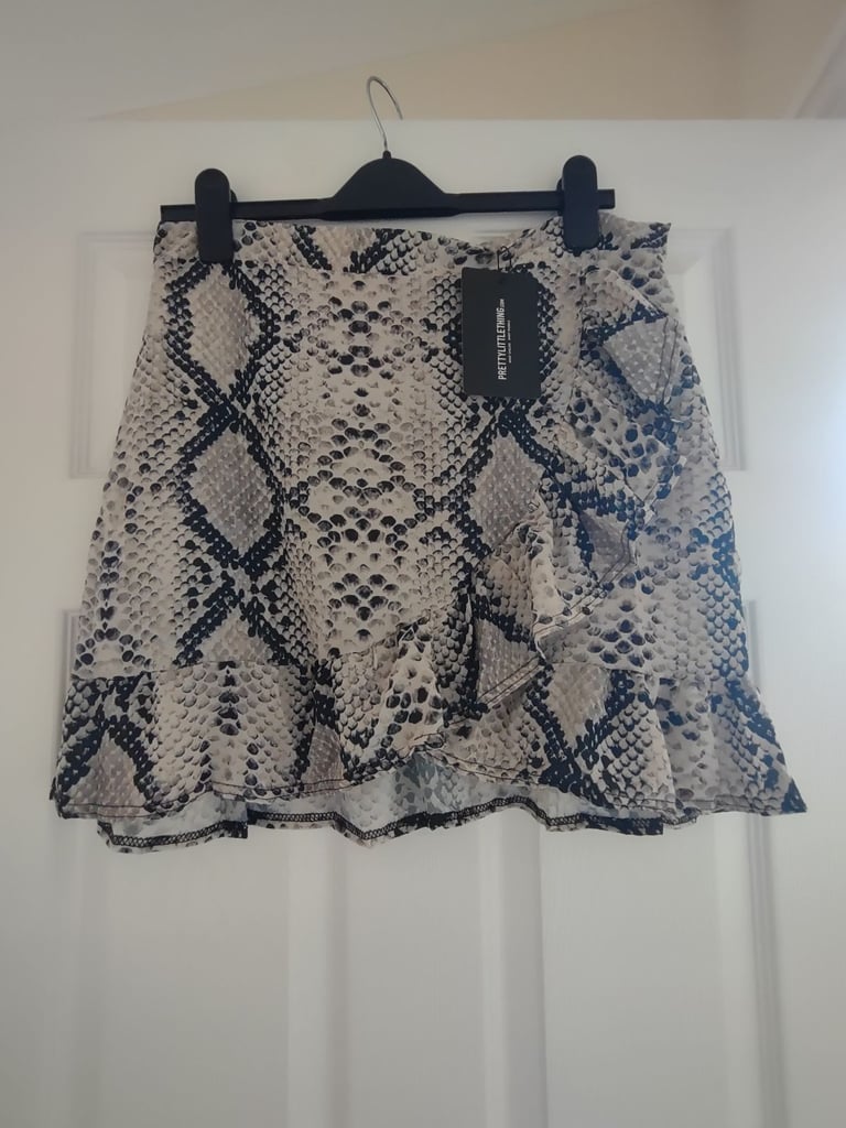 image for NEW Pretty Little Thing Women Ladies Mini Skirt, Size 14