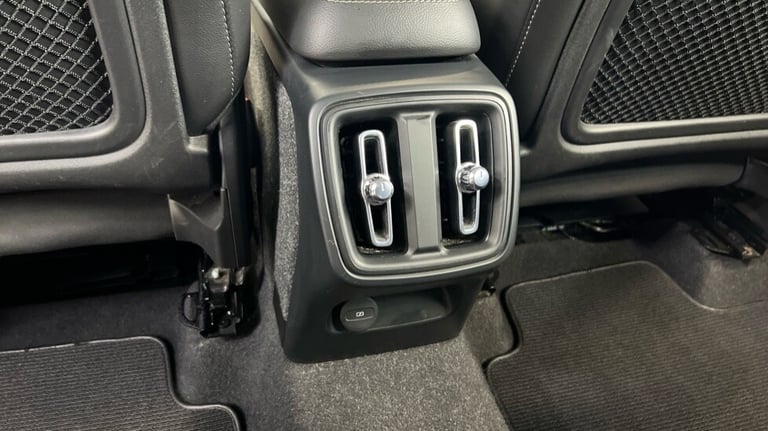 2021 Volvo XC40 Inscription, B4 mild hybrid (Rear Camera,  Black Leather Interior) Estate Petrol ...