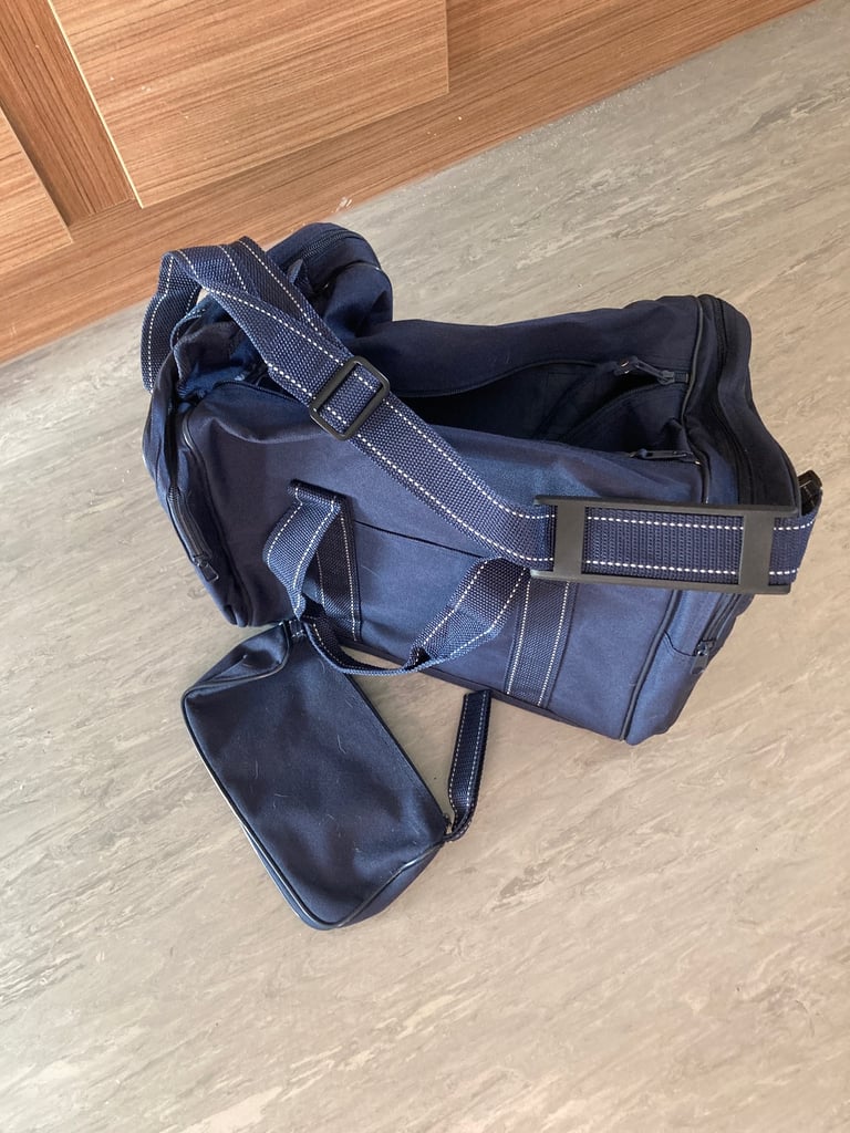 TRAVEL BAGS/SUITCASES